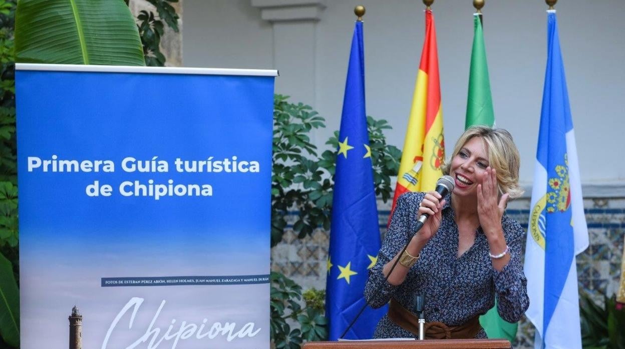 ‘Un paraíso cercano’, la vida de Chipiona contada por la periodista Marina Bernal