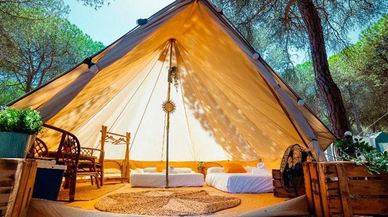 Una de las tiendas de glamping que podemos encontrar en el Camping Tarifa