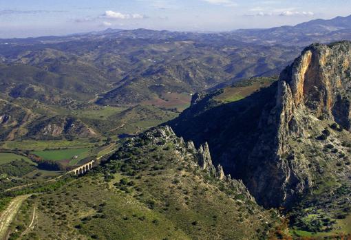 El peñón de Zaframagón es uno de los puntos más espectaculares de la ruta