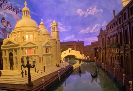 Imagen de las calles de Venecia en la Ciudad del Chocolate