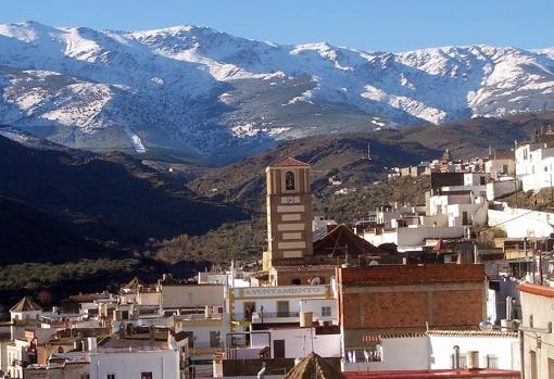 En invierno son habituales las nevadas en el entorno de Abrucena.