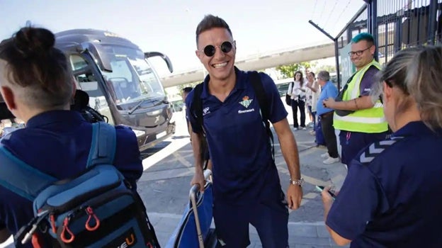 Joaquín Sánchez, en la salida del Betis hacia México