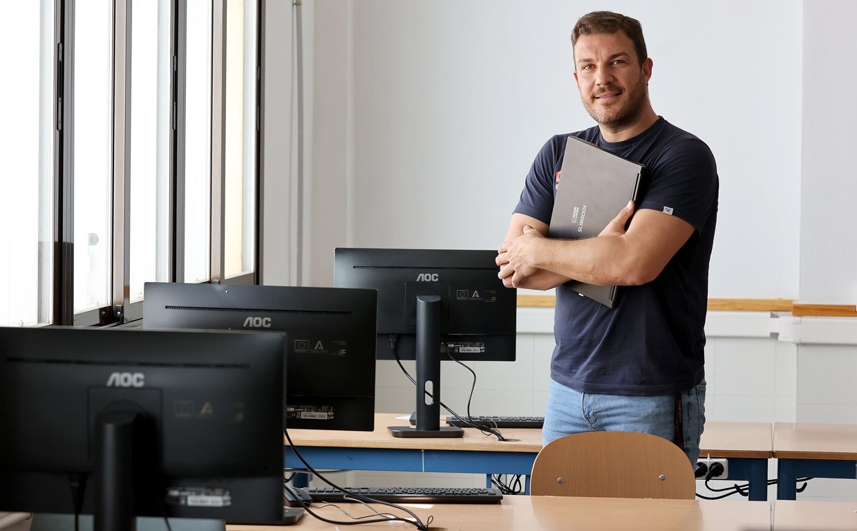 Eduardo Sánchez Toril, experto en ciberseguridad: «Hoy los atracos ya se hacen a punta de ratón»