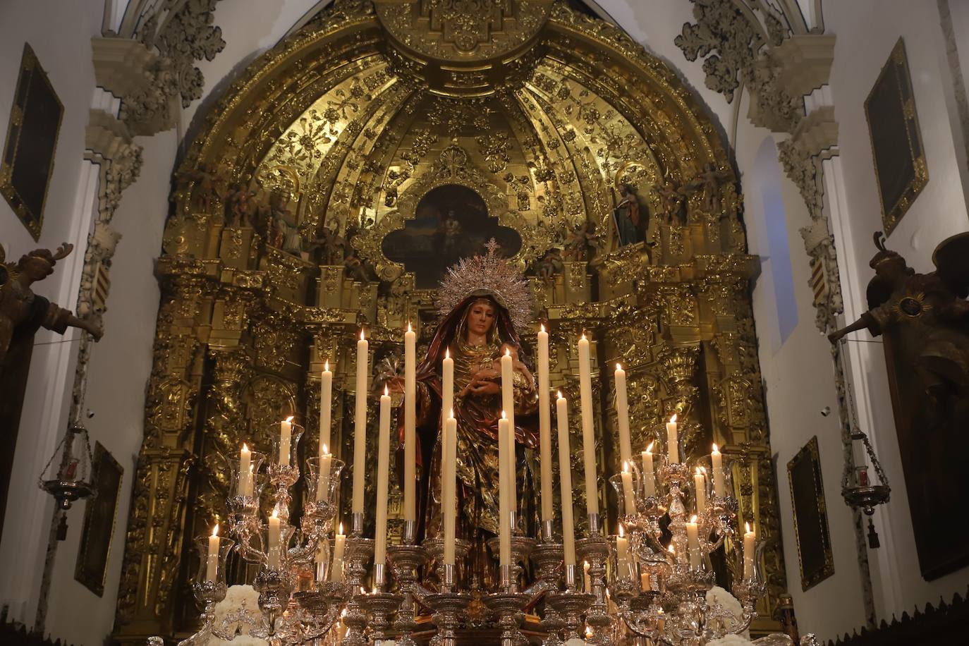 la-solemne-procesi-n-de-la-virgen-del-amparo-en-c-rdoba-en-im-genes