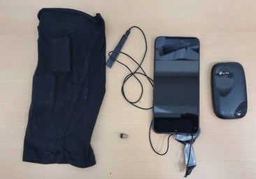 Sorprenden en Córdoba a tres personas copiando en el examen de conducir con un equipo de transmisión