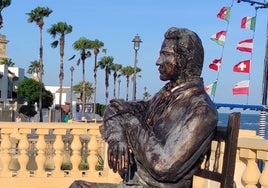 Unos vándalos arrancan la guitarra a la escultura de Manolo Sanlúcar en Chipiona