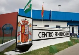 Detenido un funcionario de la prisión de Algeciras por colaborar con una red que 'colaba' droga y teléfonos móviles con drones