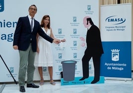 «¡Quietorrrrr!»: Málaga revive a Chiquito para acabar con las toallitas en el mar