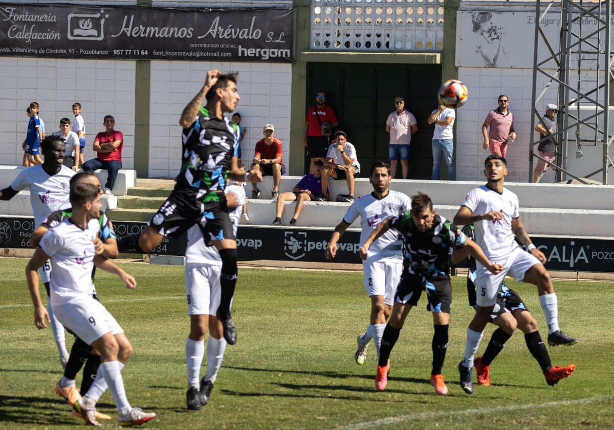 Fútbol: el Conil CF busca su primera victoria lejos de casa