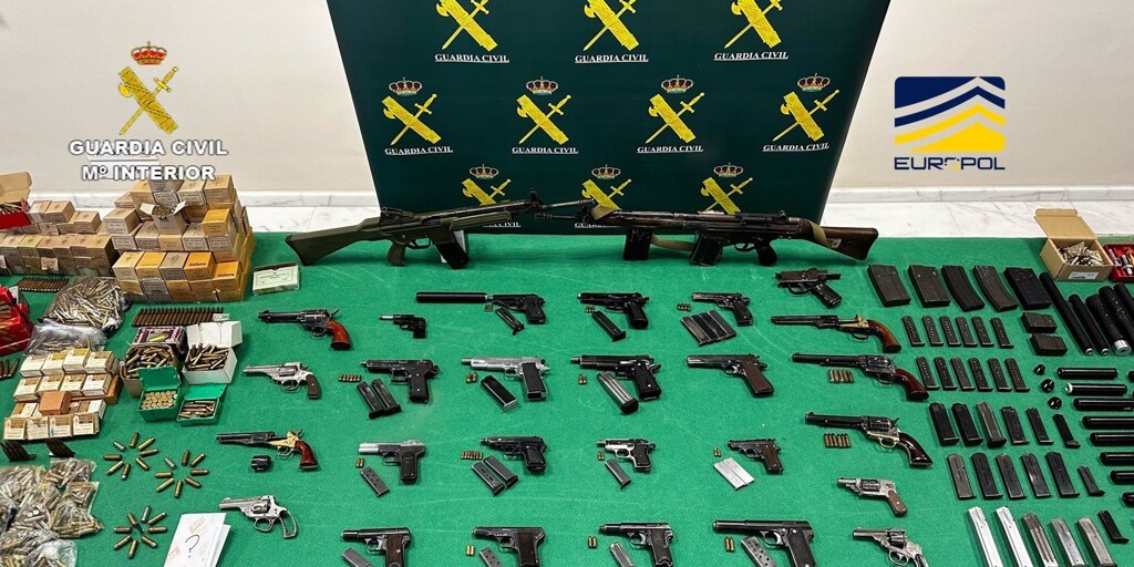 An arsenal of war weapons and 3D printing was seized in a police operation in Jaén, Madrid and León