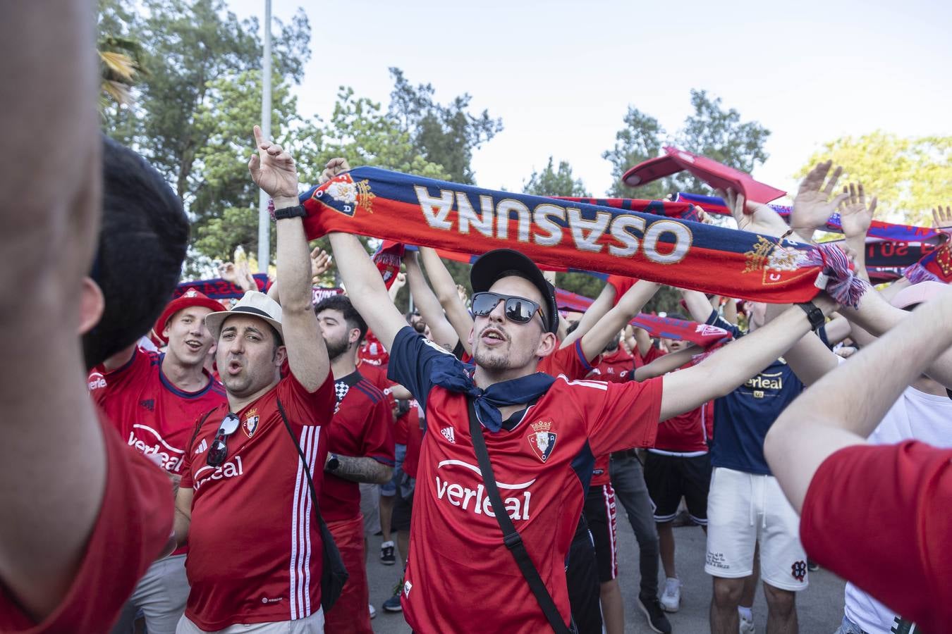 Imágenes de la 'fan zone' de Osasuna en Sevilla