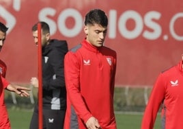 Alejo Véliz y Kike Salas trabajan en el día libre de la plantilla