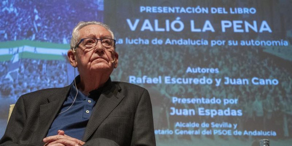 La Universidad de Sevilla nombrará a Rafael Escuredo doctor honoris causa