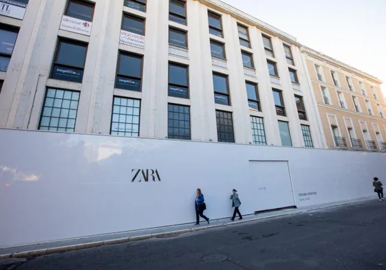Zona acotada de obras para la reubicación de las tiendas Zara del Centro de Sevilla