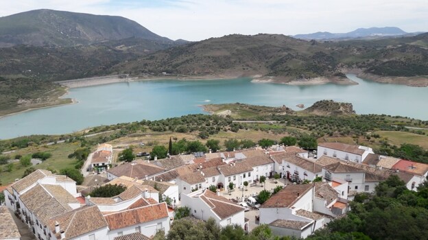 El arroyo Bocaleones, un oasis verde y fresco en pleno Parque Natural de la  Sierra de Grazalema