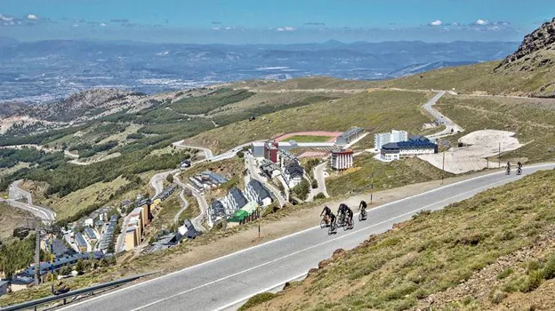 The road that goes up to the Veleta peak is the highest in all of Europe