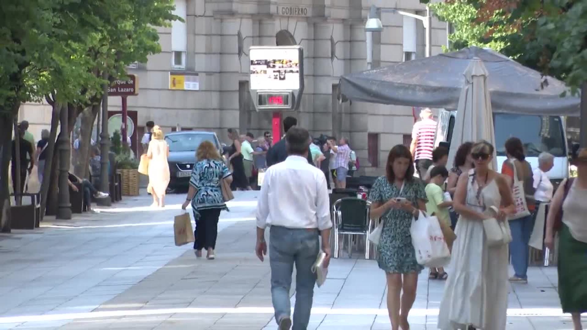 Los ourensanos huyen del calor "insoportable" y se refugian en sus casas o en zonas fluviales