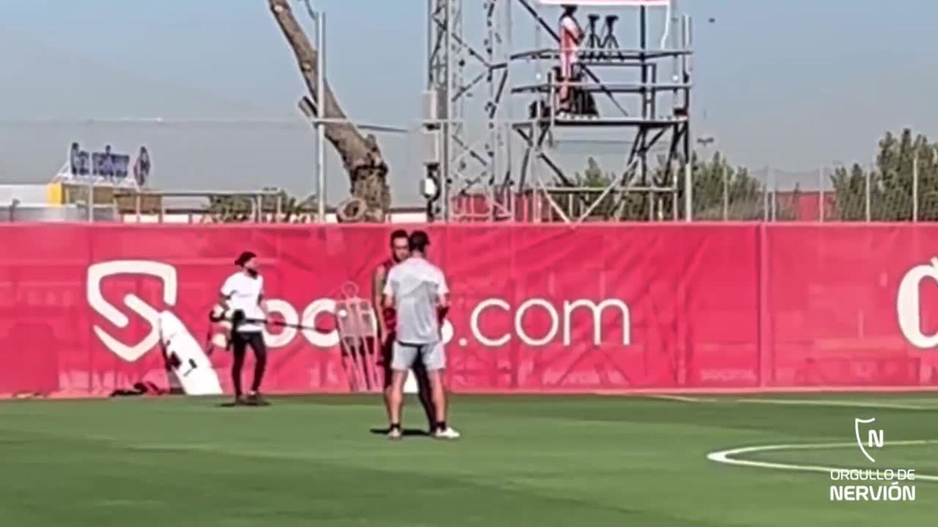 Ocampos no entrena con el grupo pero habla en privado con Lopetegui