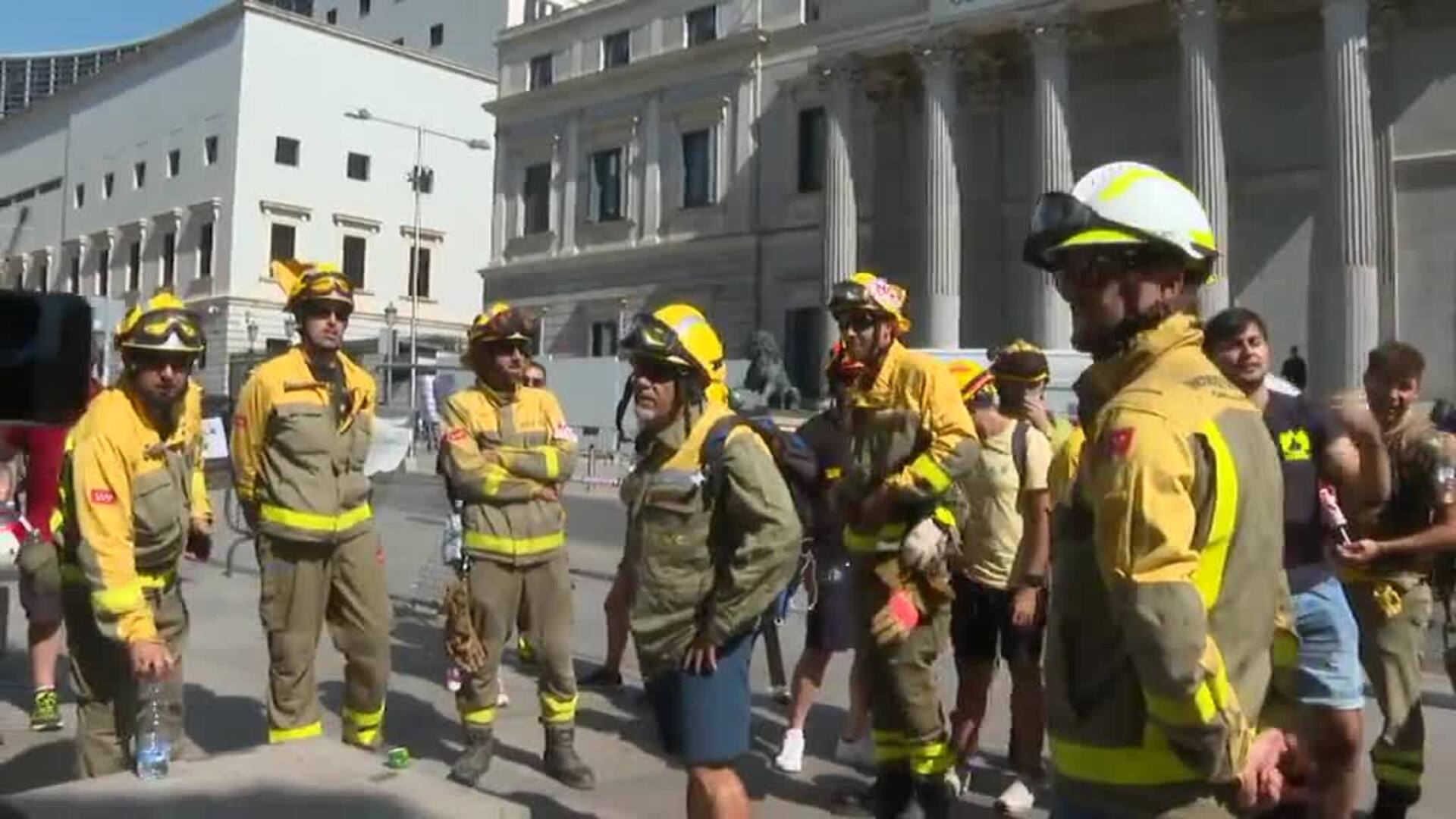 Los Bomberos forestales piden mejores condiciones de trabajo delante del Congreso