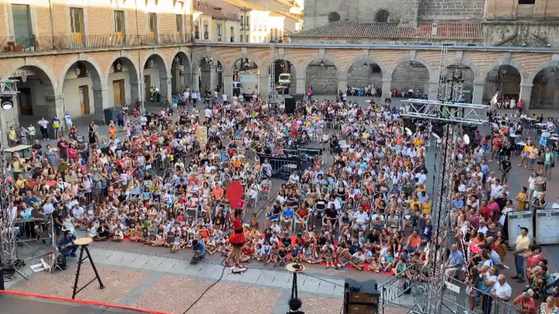 El X Festival Internacional de Circo de Castilla y León llena de magia la ciudad de Ávila