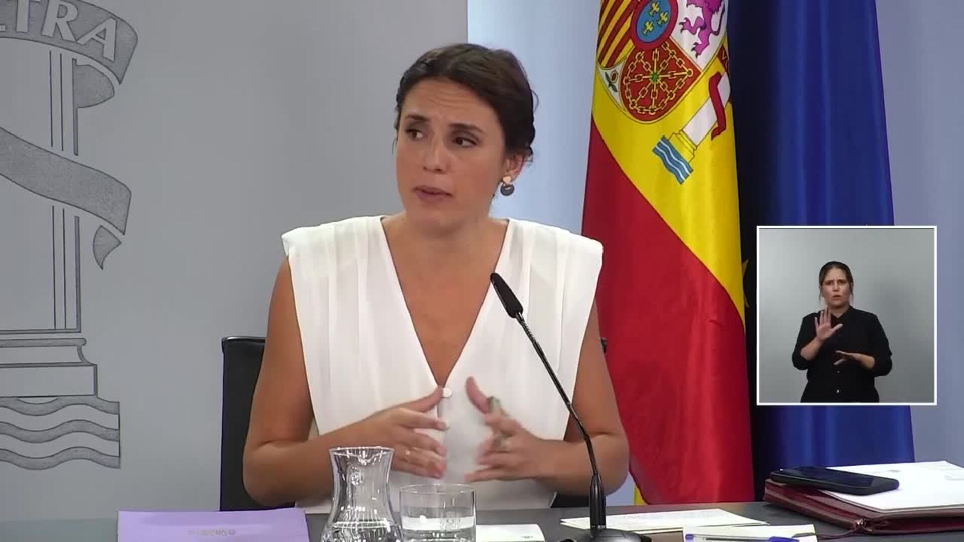 Montero sobre la ley del aborto: "Es compatible con el derecho de objeción"