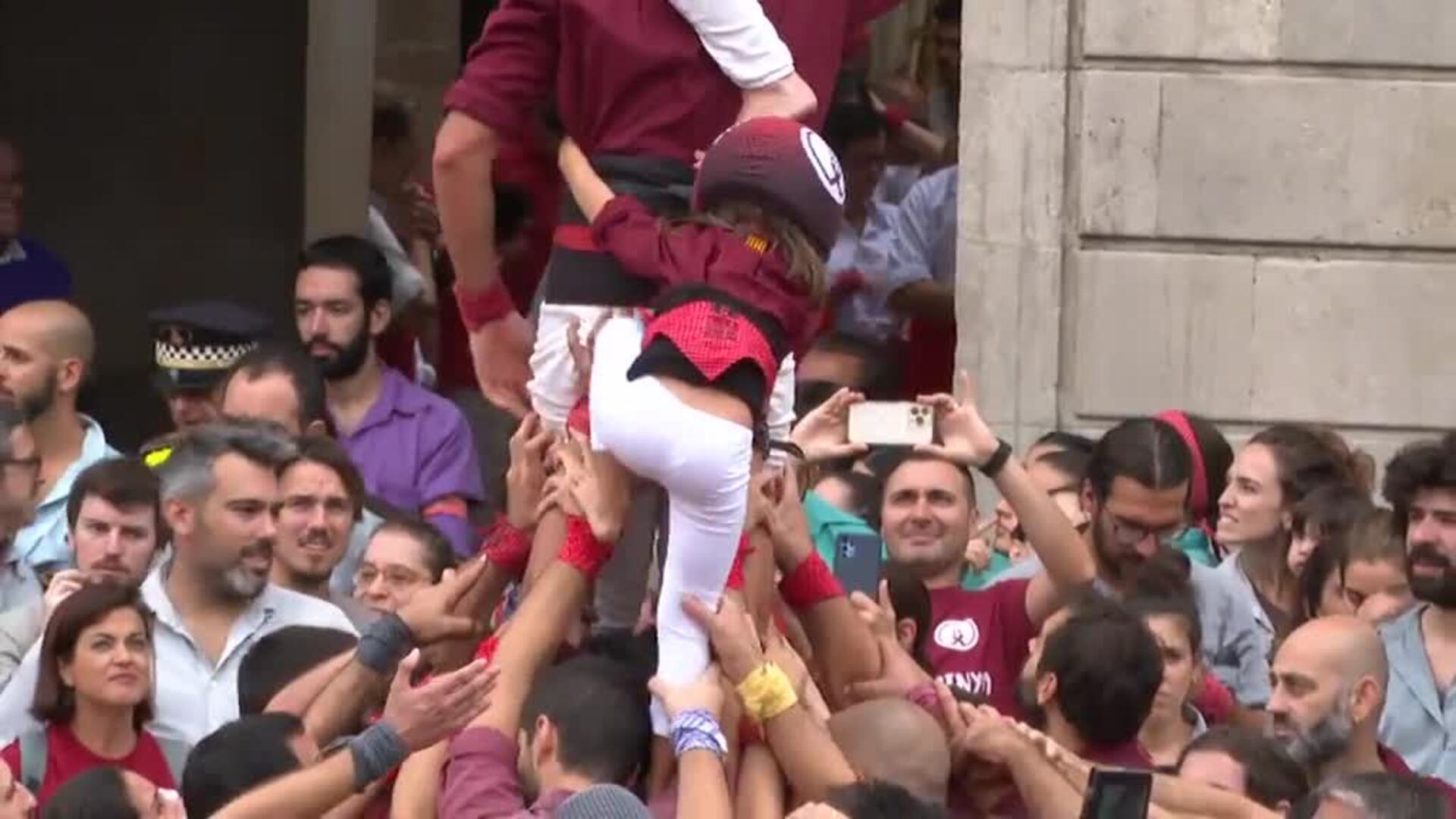 Los 'castellers' vuelven a tocar el cielo de Barcelona en las fiestas de La Mercè