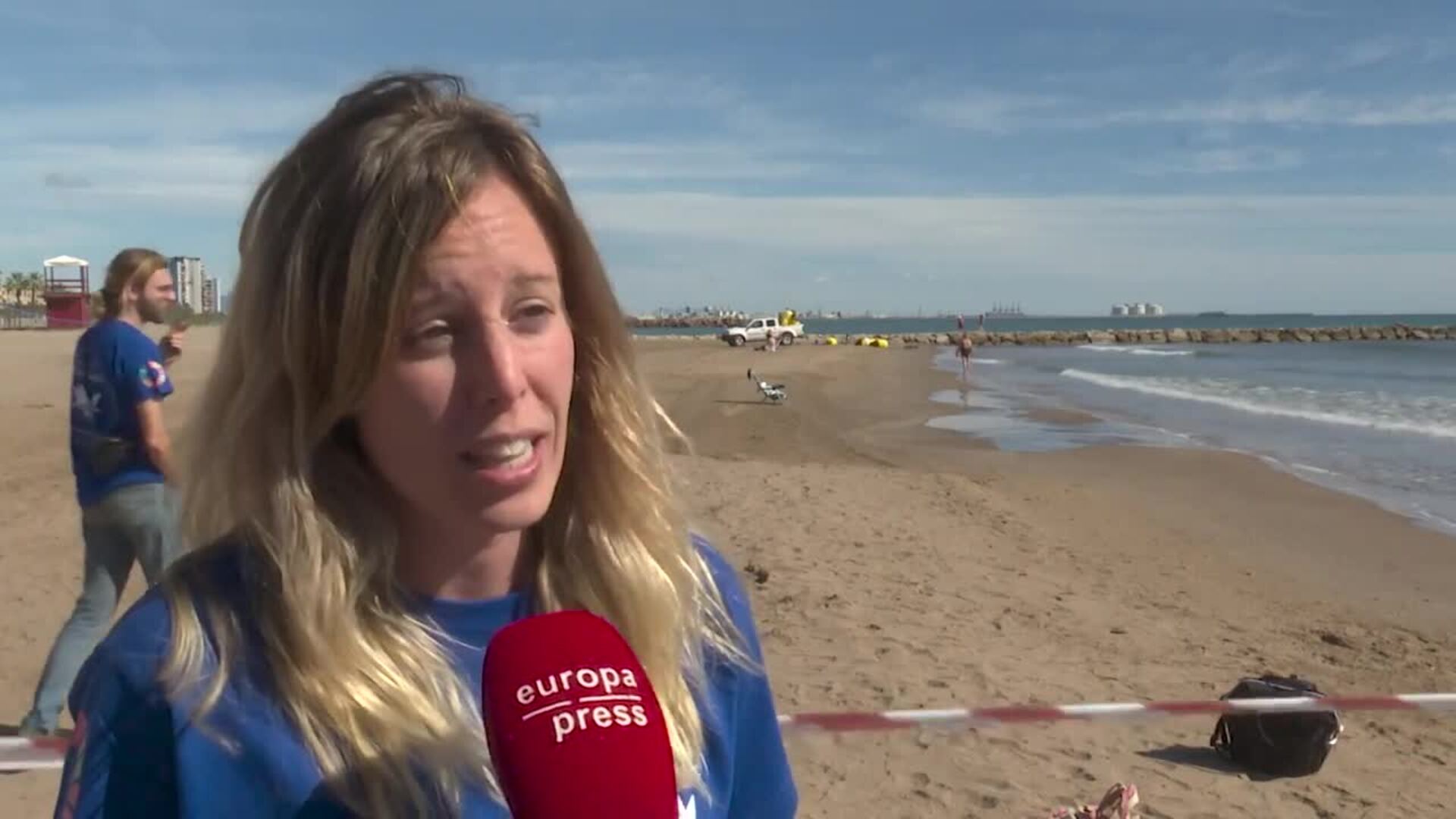 Vuelven al mar catorce tortugas nacidas en un nido en la playa de El Puig