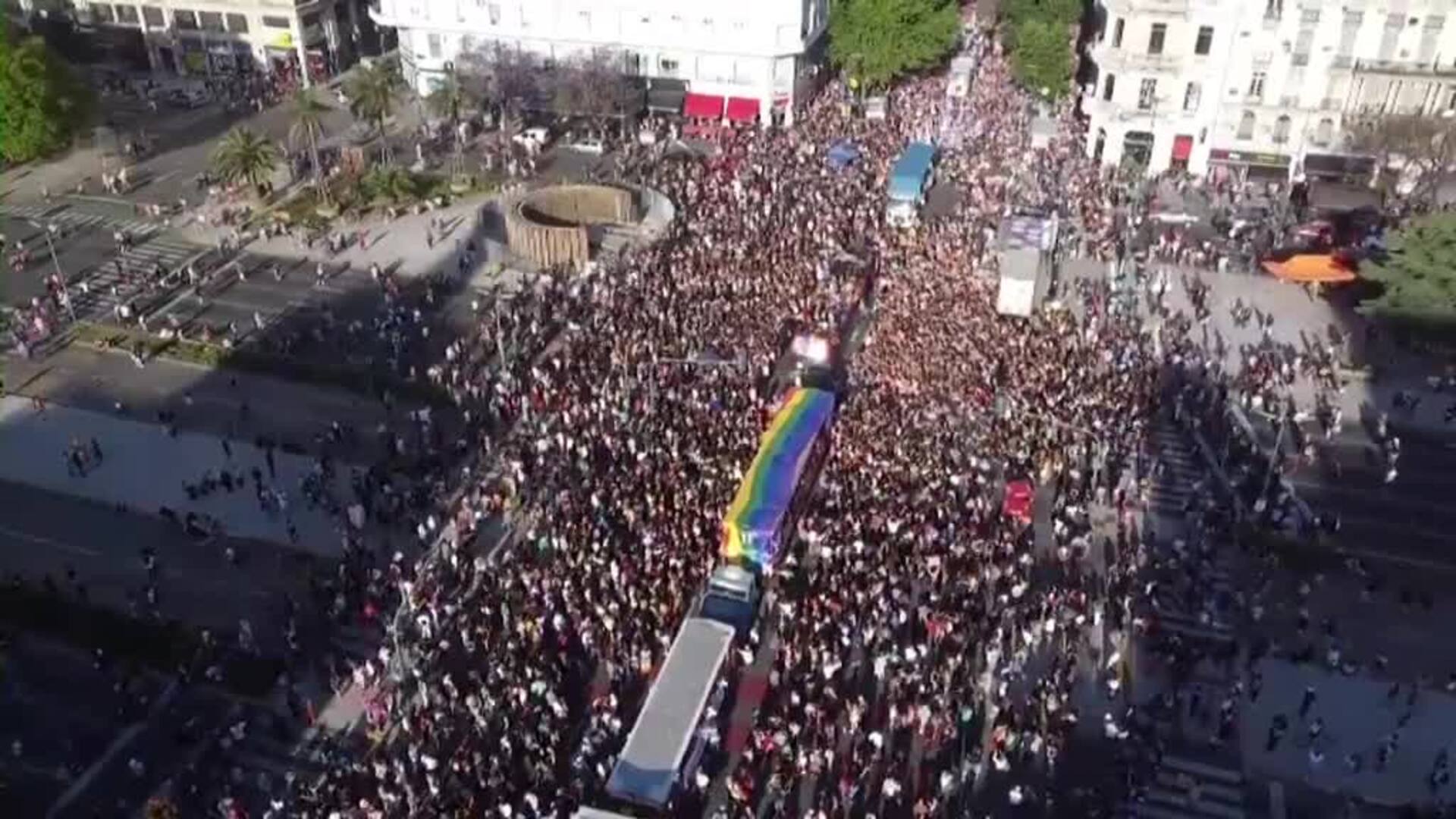 "Hoy es la revolución": Buenos Aires celebra el Orgullo LGTBi de forma masiva