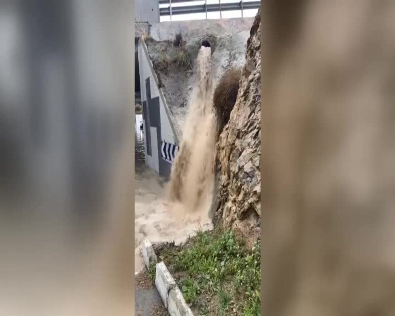 Destrozos en el mobiliario urbano y en las playas y coches atrapados, por las tormentas en Alicante