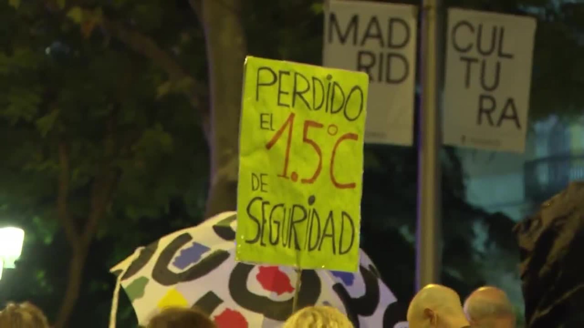 Manifestantes ecologistas exigen un mayor compromiso político con el medio ambiente