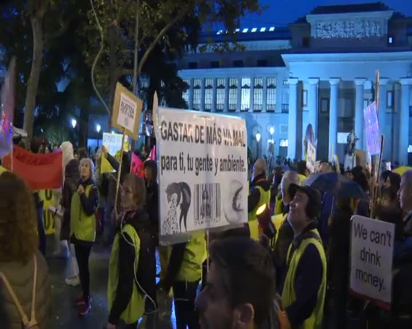 Miles de personas claman por una "Justicia energética y climática" en Madrid