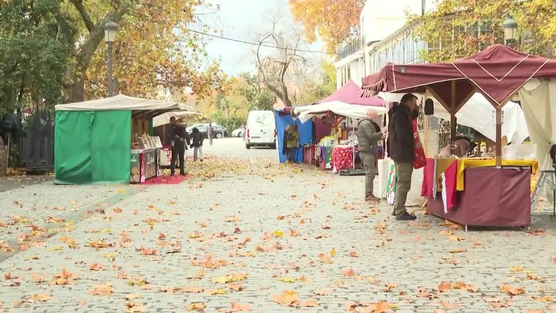 Débil afluencia de turistas en el mercadillo de Aranjuez durante el puente