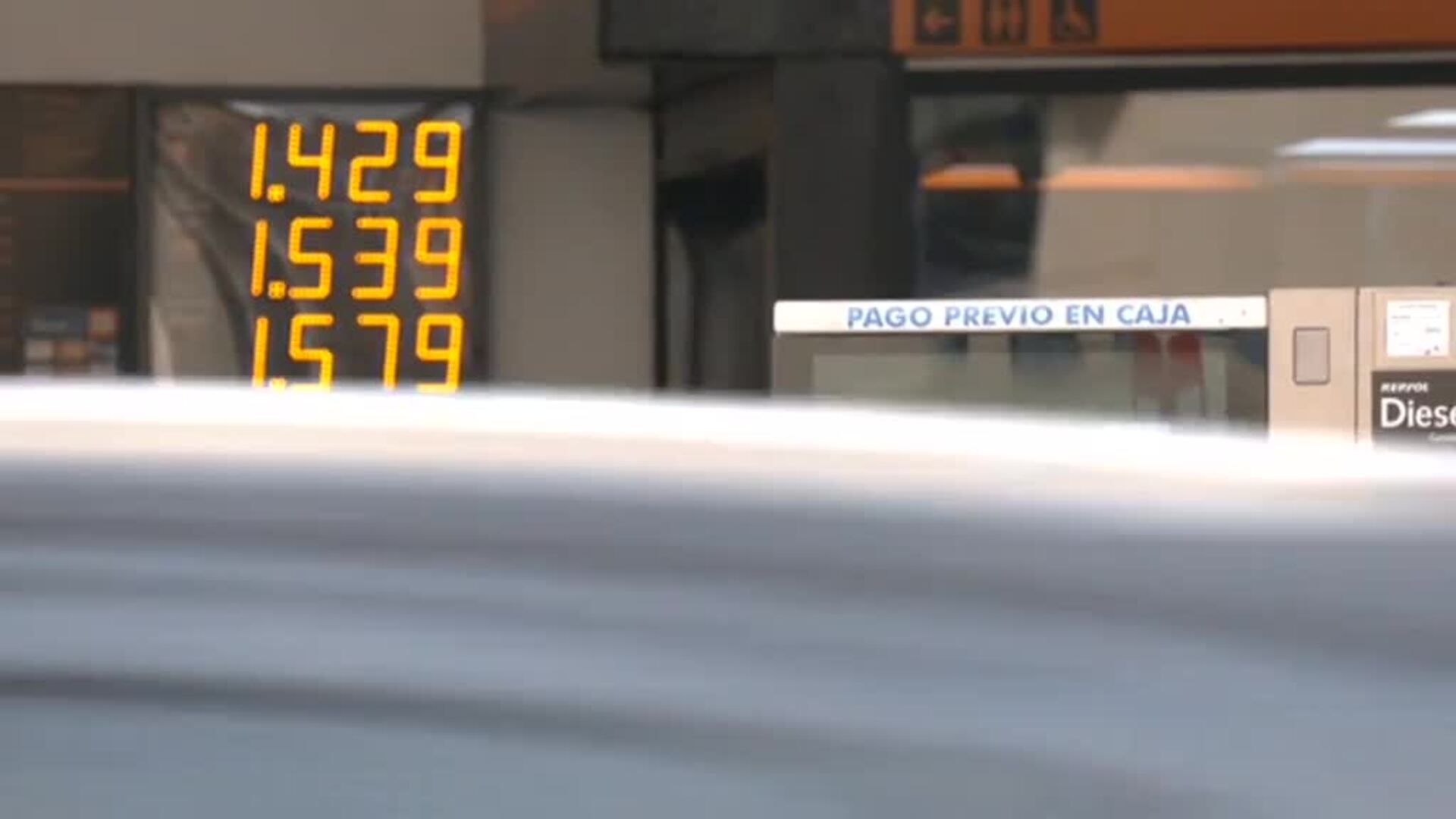 La gasolina está más barata que hace un año