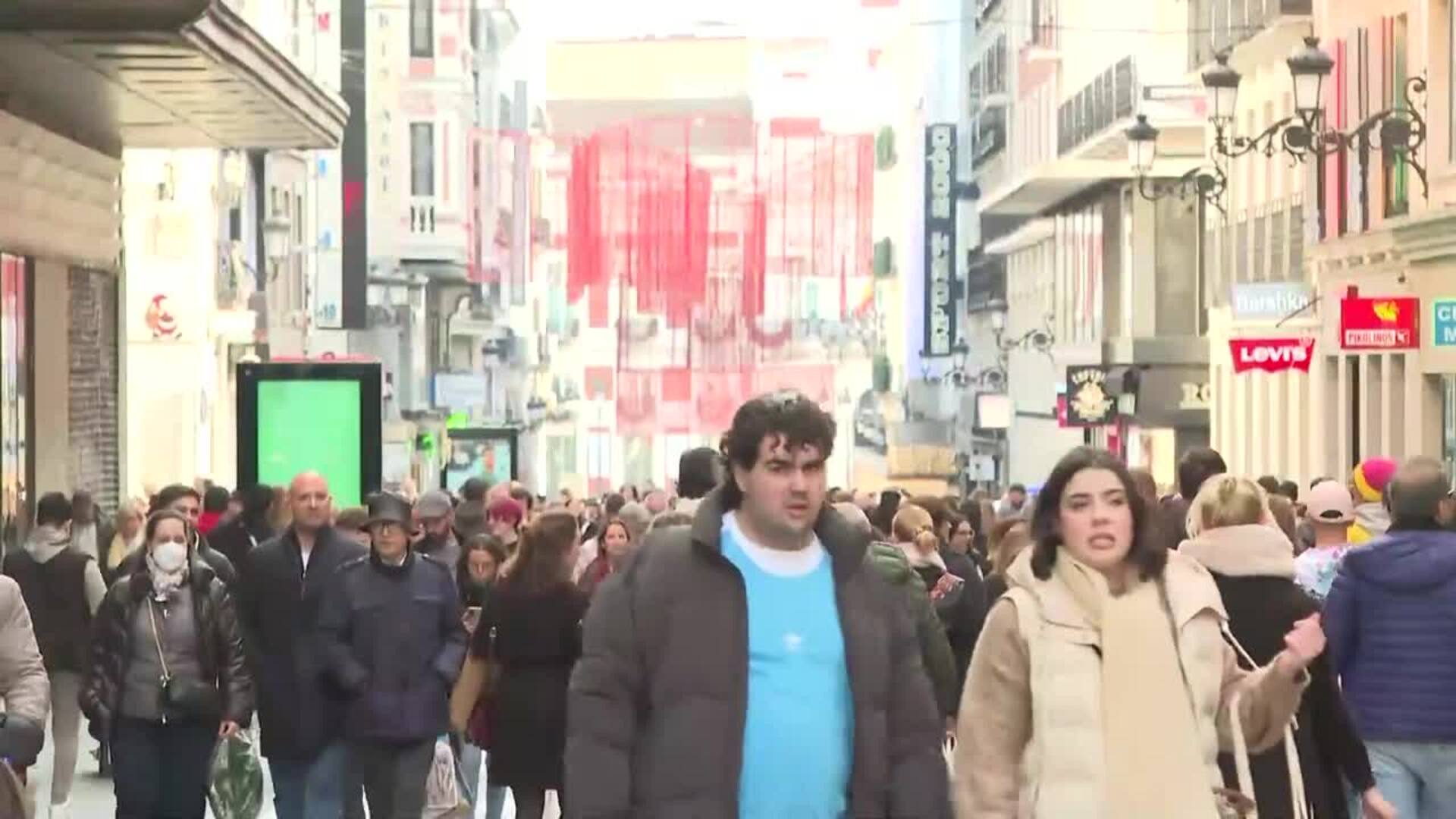 Los madrileños esperan al último día para hacer las compras de Navidad