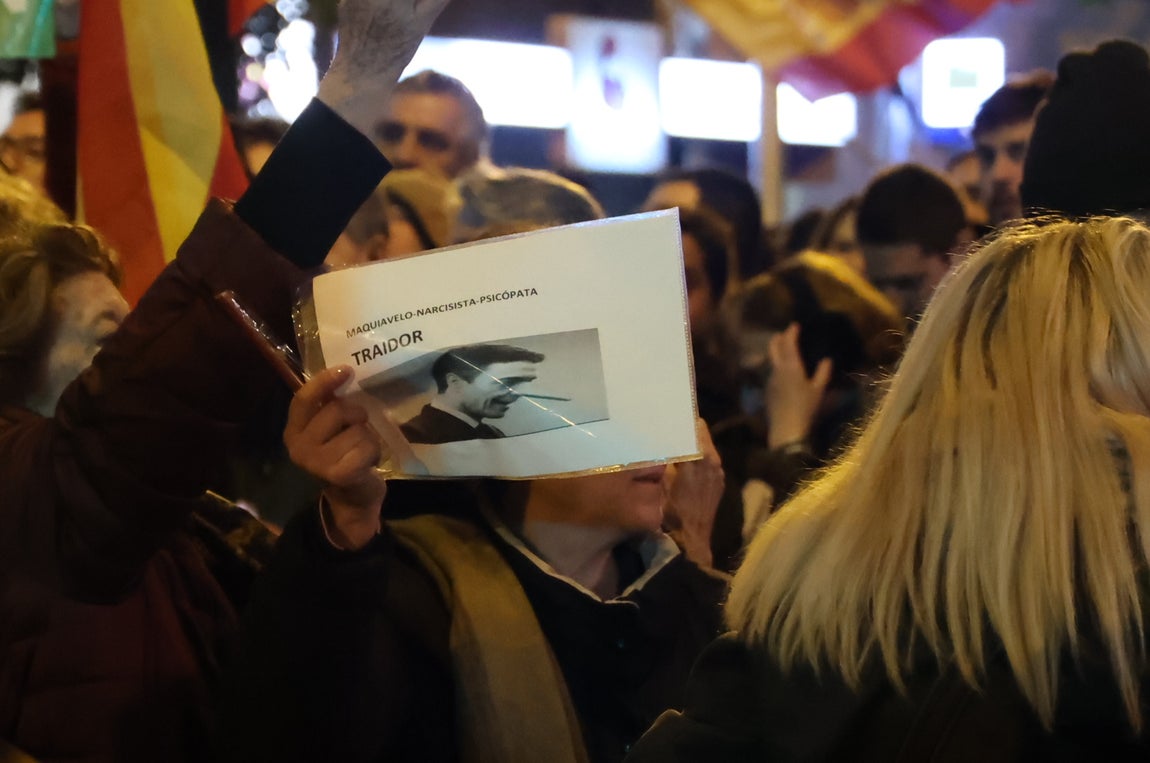 Manifestación contra la ley de amnistía en Ferraz, sede del PSOE. 