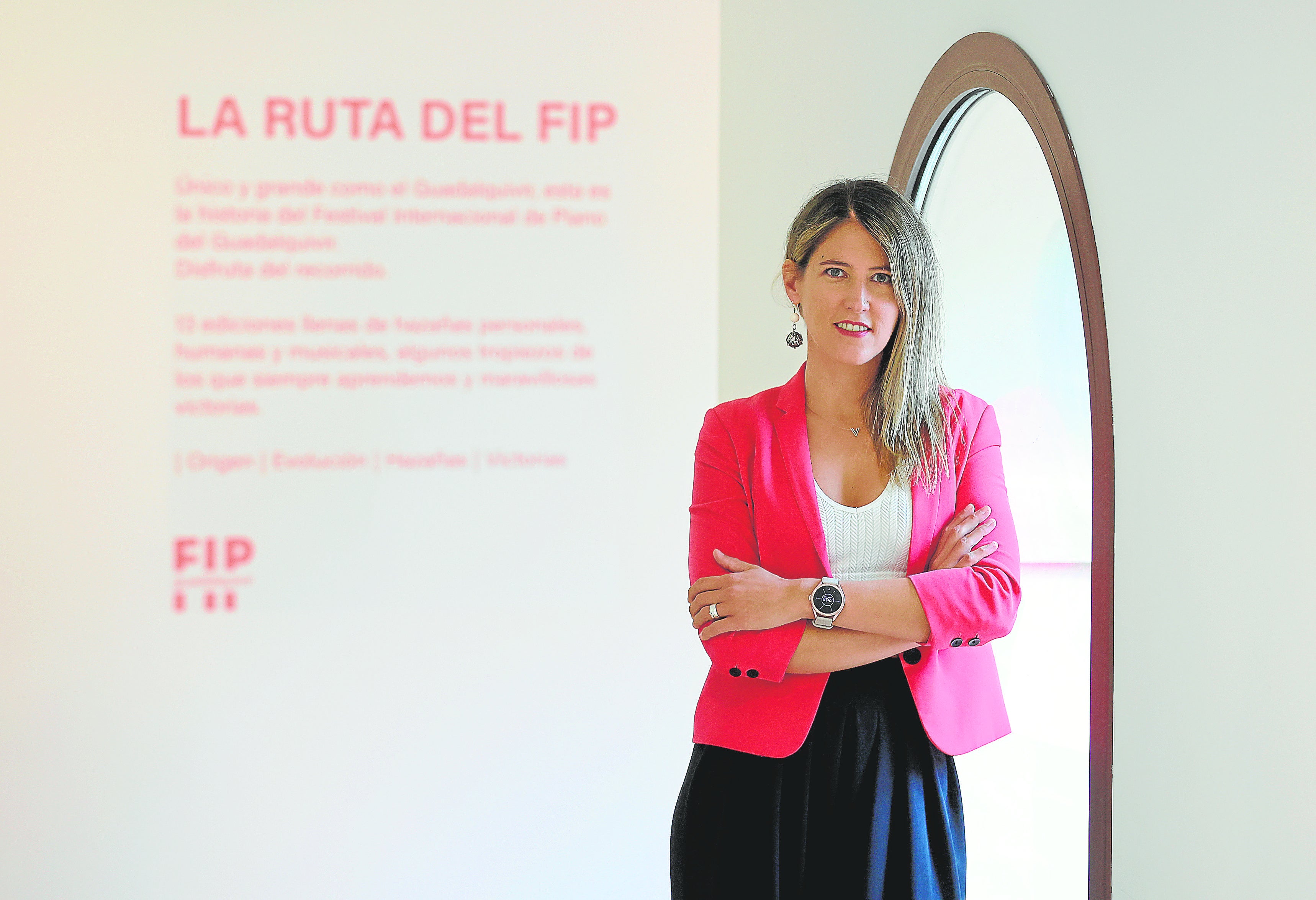 María Dolores Gaitán posa delante de un cartel del FIP para la entrevista con ABC