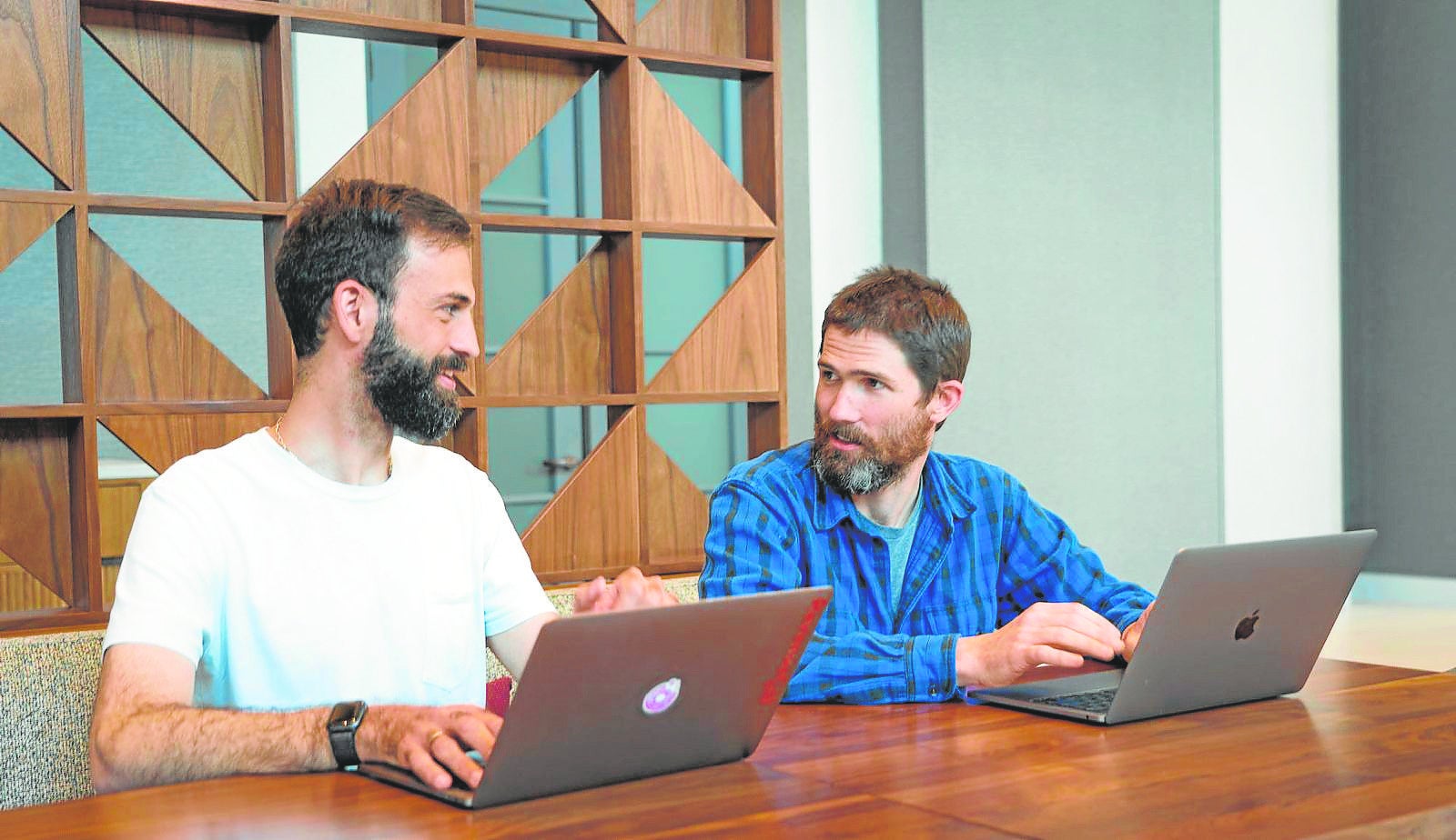 Miguel Carranza con su socio, Jacob Eiting, en Silicon Valley