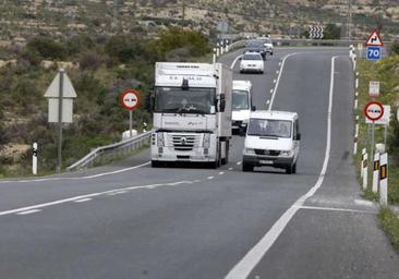 Cómo hay que reaccionar si otro vehículo nos acosa en la carretera