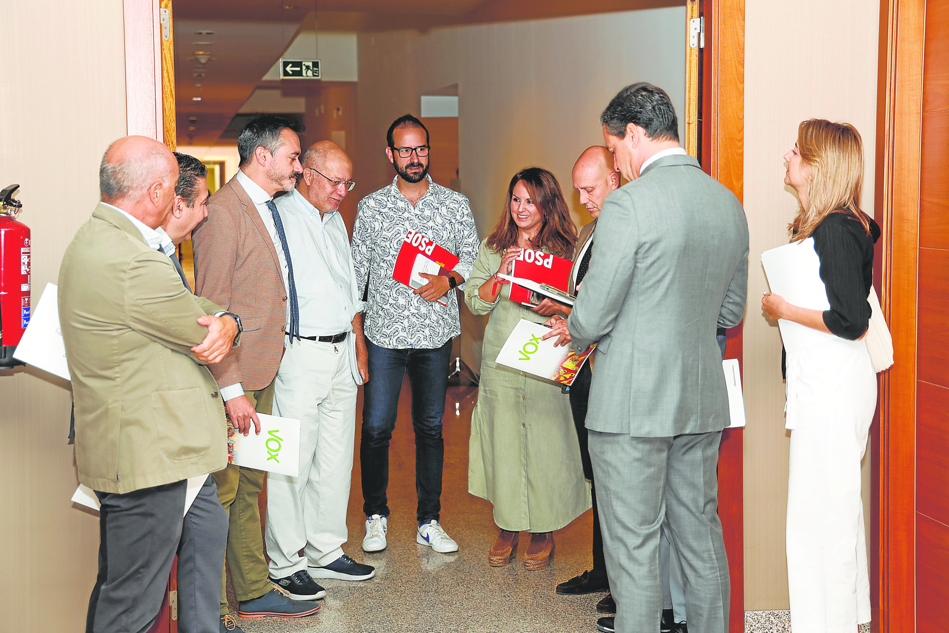 Francisco Igea, ayer junto a varios de los integrantes de la Junta de Portavoces de las Cortes de Castilla y León