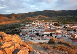 El pueblo de Granada que tiene nombre de moneda americana: ¿por qué se llama así?