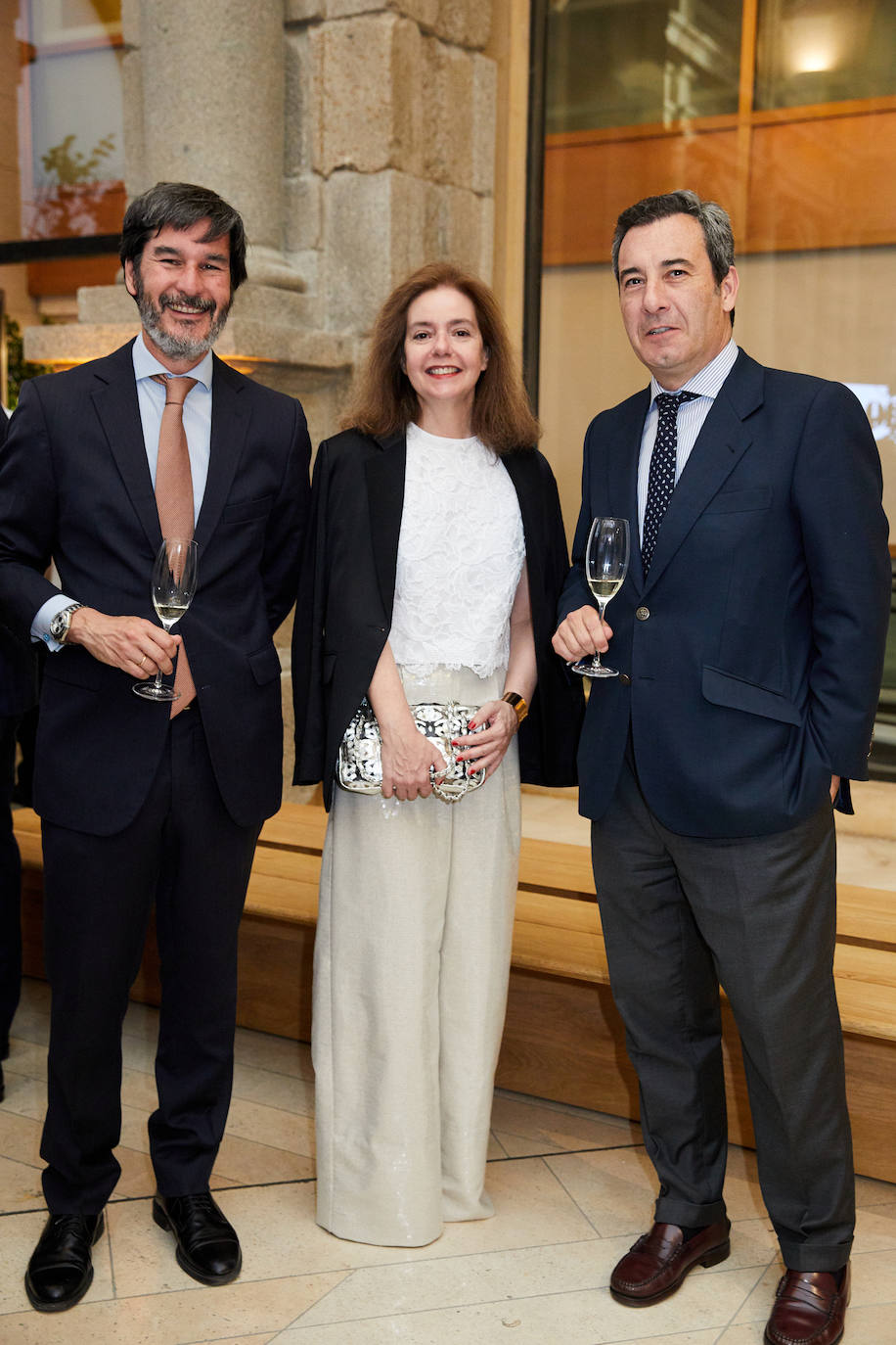 Bernabé Mohedano, Media and Digital Marketing Corporate Director de Santander España, con Lourdes Garzón, directora de Mujerhoy