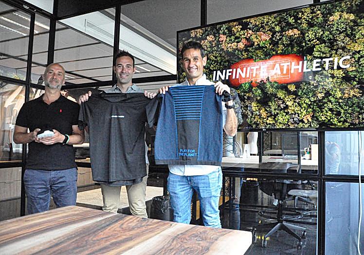 La raqueta de Carlos Alcaraz tiene la culpa de tu próxima camiseta