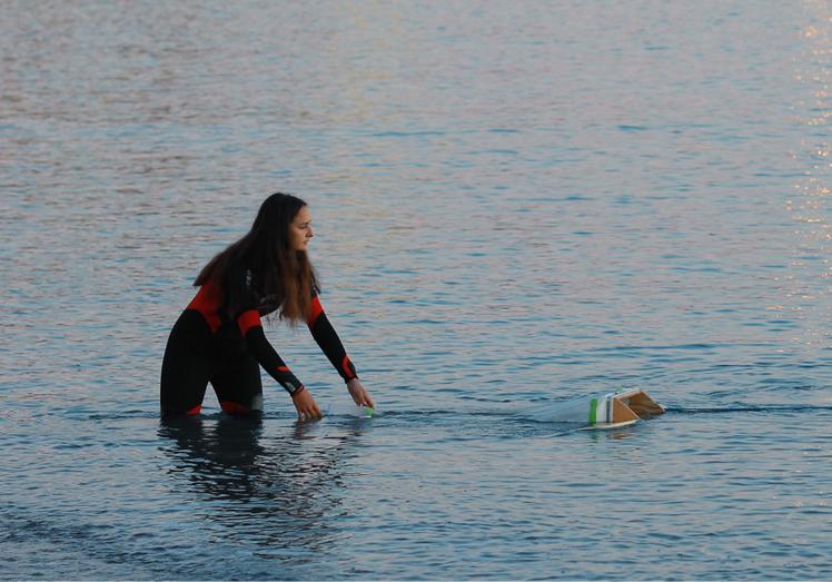 Ciencia y surf unidos para limpiar microplastics las costas españolas