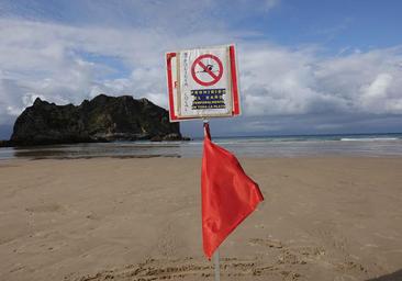 Bandera roja por contaminación: los cierres de playa por aguas no aptas para el baño crecen en España