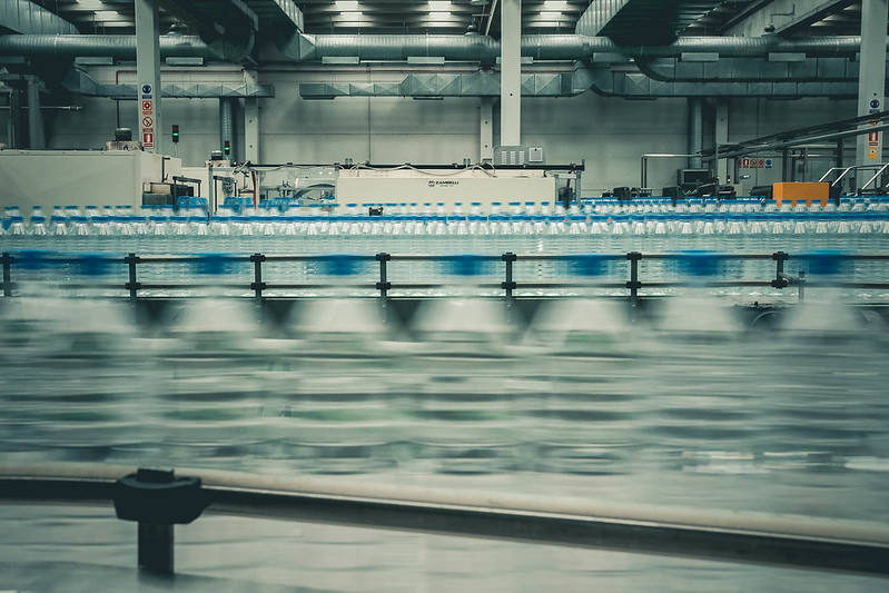 Proceso de envasado en la planta de Bezoya.