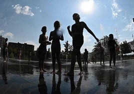 Los niños españoles sufren cuatro veces más días de calor extremo que sus abuelos