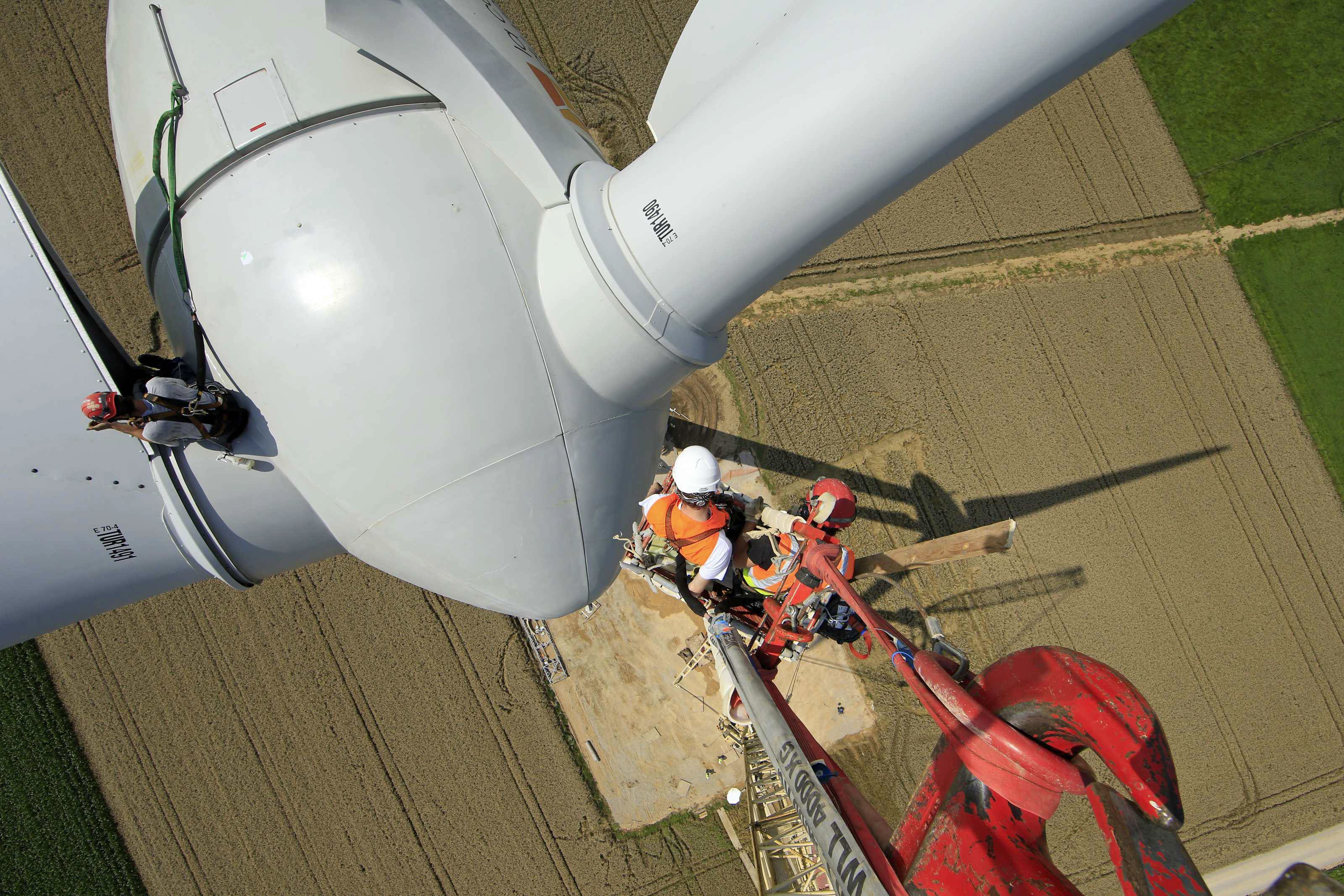 Instalación de un aerogenerador.