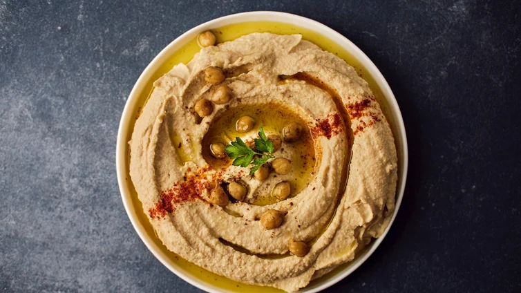 Por qué el hummus es el picoteo perfecto: seis recetas para disfrutarlo