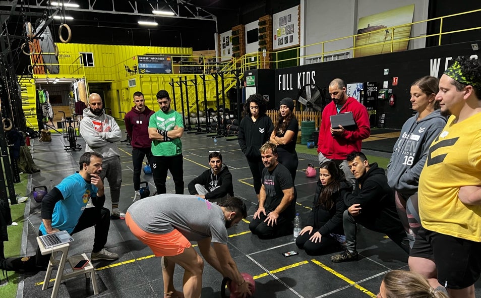 Imagen principal - Diferentes seminarios impartidos por KettlebellMe