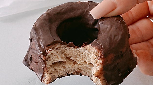 Donut de chocolate.